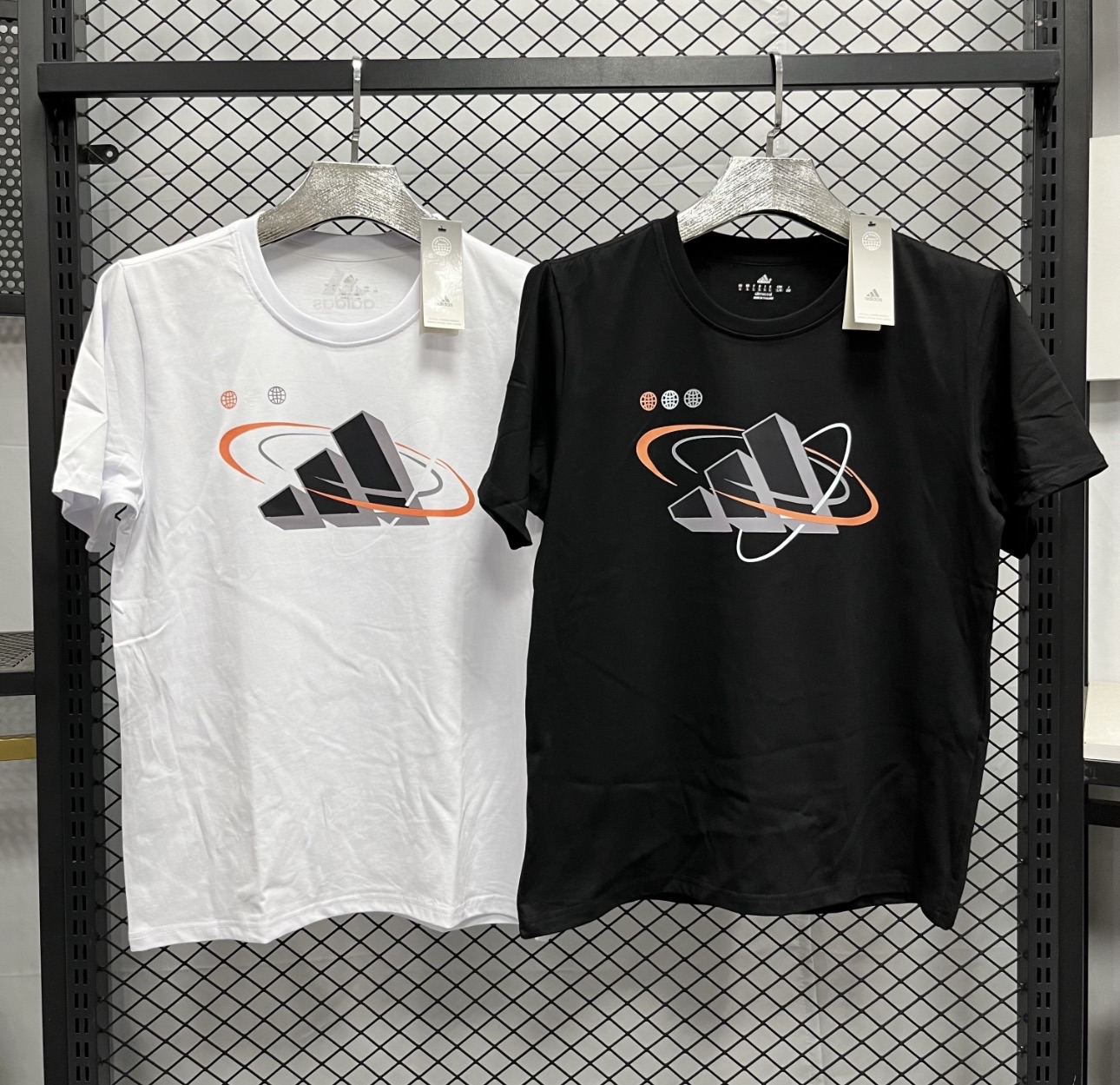 Adidas T-Shirt